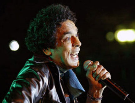 فيدو.. شاعر "إزاي" يتحدث عن نجاحها بصوت محمد منير! فيدو.. شاعر "إزاي" يتحدث عن نجاحها بصوت محمد منير!
