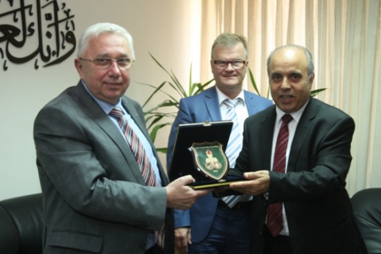 " الأردنية" تبحث التعاون الطبي والهندسي مع " الصداقة " الروسية