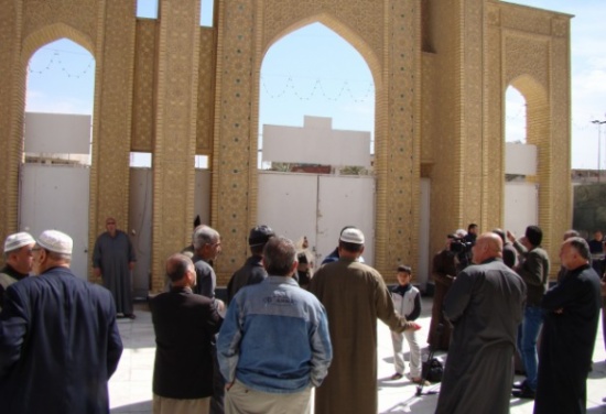 عراقيات: منع صلاة الجمعة هدية المالكي في"يوم المرأة"