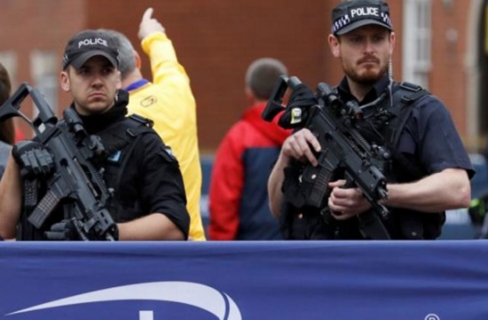 الشرطة البريطانية توقف شابا على خلفية هجوم مانشستر