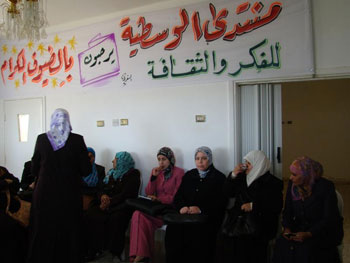 لجنة المرأة في منتدى الوسطية و محاضرة حول "دور المرأة في تماسك الأسرة "