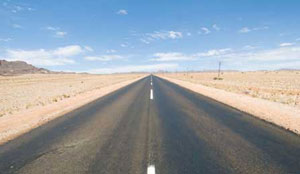 3 إصابات في حادث سير على الطريق الصحراوي