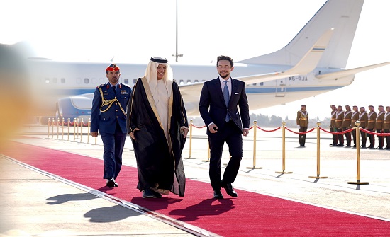 ولي العهد يستقبل حاكم رأس الخيمة لدى وصوله المملكة ولي العهد يستقبل حاكم رأس الخيمة لدى وصوله المملكة