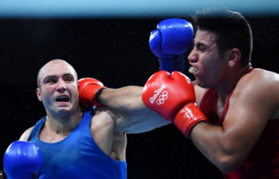 الملاكم الأردني عشيش يخسر امام بطل العالم