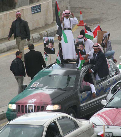 شباب " بني صخر " في مسيرة من اللبن الى الديوان الملكي العامر شباب " بني صخر " في مسيرة من اللبن الى الديوان الملكي العامر
