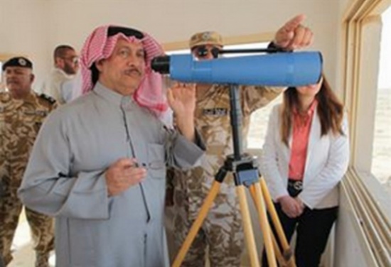 رئيس وزراء الكويت يتفقد الحدود مع العراق بعد "توتر محدود"