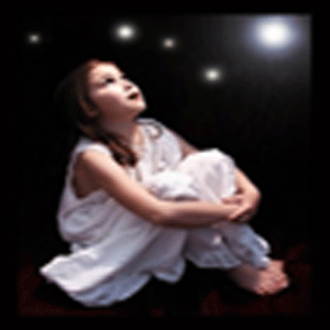 لجين طفلة ولدت بلا ساق وبرعت في الوثب والجري السريع  