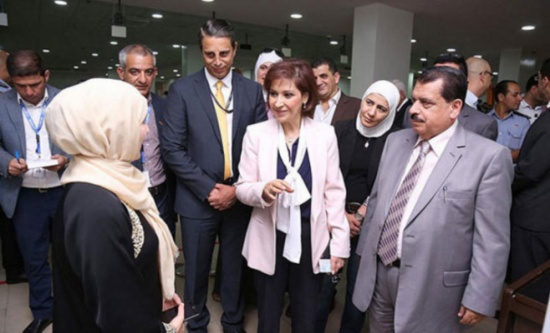 الحكومة تسعى لحصول جميع المواطنين على البطاقة الذكية خلال عام