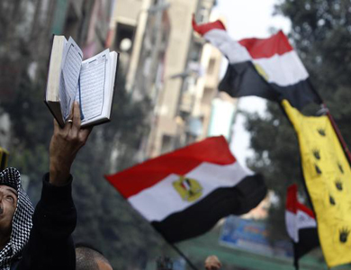 وقفة احتجاجية لحركة معارضة مصرية في الذكرى الأولى لأحداث الحرس الجمهوري وقفة احتجاجية لحركة معارضة مصرية في الذكرى الأولى لأحداث الحرس الجمهوري