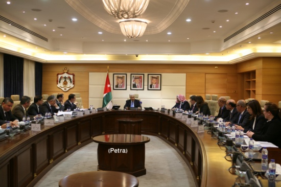 النسور يبحث في اجتماع تمكين الاردن من تحمل تبعات استضافة اللاجئين السوريين