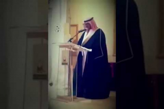 شاهد: موقف طريف لمعلم أثناء إلقاء كلمته في حفل تقاعده