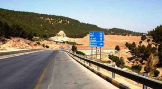 بالصور ..تصادم 8 مركبات على طريق جرش - عمان .. ولا وفيات