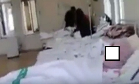 بالصور : ورشة دهان داخل غرفة مليئة بالمرضى في مستشفى حكومي بالاردن بالصور : ورشة دهان داخل غرفة مليئة بالمرضى في مستشفى حكومي بالاردن