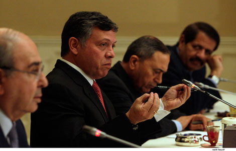 الملك مخاطبا لجنة الحوار : أنا الضامن لما ستخرجون به من نتائج ( شاهدوا الصور )