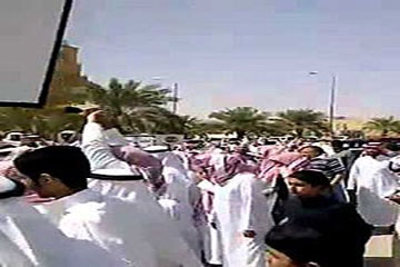 طباعة 5ر1 مليون نسخة من فتوى تحريم التظاهر في السعودية طباعة 5ر1 مليون نسخة من فتوى تحريم التظاهر في السعودية