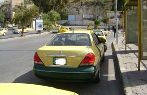 خلاف على أجرة التاكسي في السلط تكشف عن جريمة قتل في منطقة صويلح