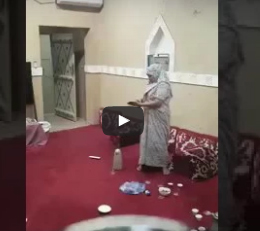 شاهد.. كاميرا مراقبة ترصد لحظة سرقة خادمة لكفيلها السعودي