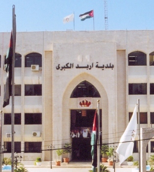 بلدية اربد تتسلم آليات جديدة لتحسين الواقع الخدمي