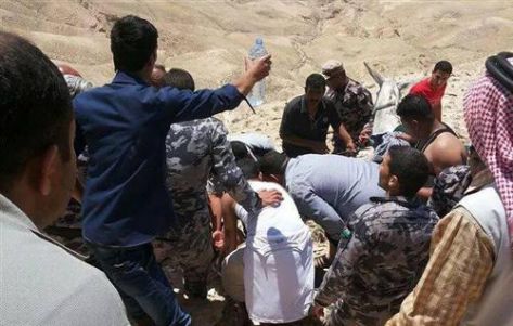 حمار ينقذ حياة حواتمة.. في محمية الموجب