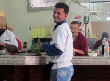 جزائري لا يشرب الماء منذ 30 عاماً جزائري لا يشرب الماء منذ 30 عاماً