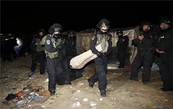 قوات الاحتلال تهدم "قرية كنعان" شرق يطا