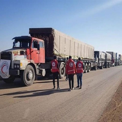 عمال إغاثة يدخلون مخيم الركبان السوري للاجئين لأول مرة