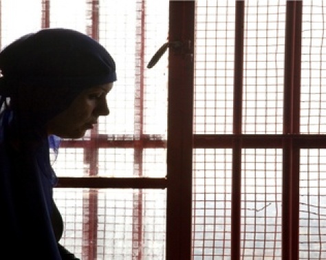 القضاء يسجن خادمة منزلية لدى نجمة مصرية شهيرة.. اليكم التفاصيل! القضاء يسجن خادمة منزلية لدى نجمة مصرية شهيرة.. اليكم التفاصيل!