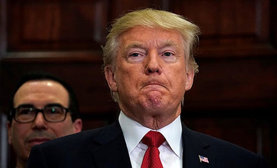 ترمب يتهم النظام في إيران بقتل الآلاف من أفراد الشعب ترمب يتهم النظام في إيران بقتل الآلاف من أفراد الشعب