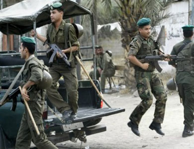 إصابة خمسة عناصر من الشرطة الفلسطينية بإطلاق نار على مقرهم في رام الله