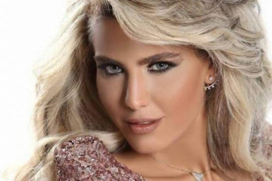 جويل حاتم بلوك جريء من دون بنطال! بالصورة جويل حاتم بلوك جريء من دون بنطال! بالصورة