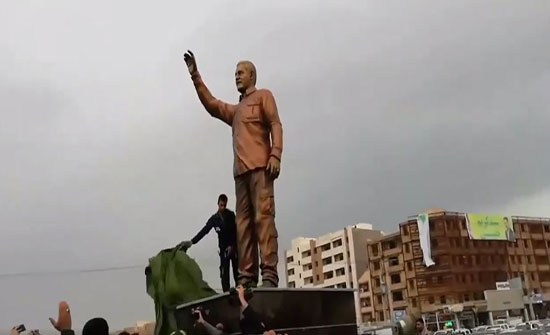 صورة : من جنوب لبنان إلى الأهواز.. شاهد نصباً آخر لسليماني
