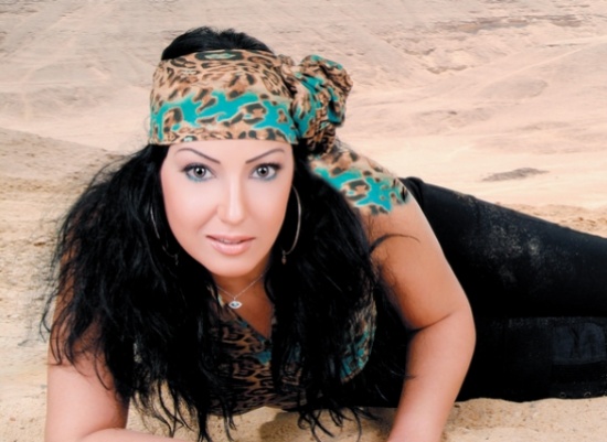 سمية خشاب مذيعة لأول مرة في برنامج يهتم بالموضة سمية خشاب مذيعة لأول مرة في برنامج يهتم بالموضة