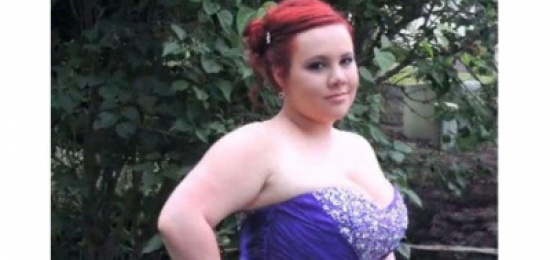 منع طالبة من حضور حفل التخرج بسبب صدرها الكبير