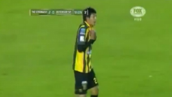 "كائن" يجري بسرعة في المدرج !