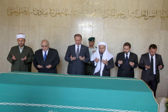 نائب الملك يزور ضريح الملك عبدالله المؤسس نائب الملك يزور ضريح الملك عبدالله المؤسس