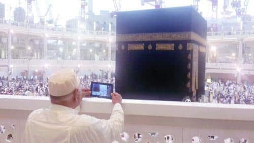 بالفيديو: الشيخ المري يوضح حكم تصوير الشخص نفسه أثناء أدائه للعبادات بالفيديو: الشيخ المري يوضح حكم تصوير الشخص نفسه أثناء أدائه للعبادات