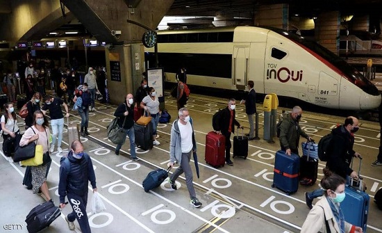 موقف فرنسا "محفوف بالمخاطر".. كورونا يتفشى "تحت الأربعين"