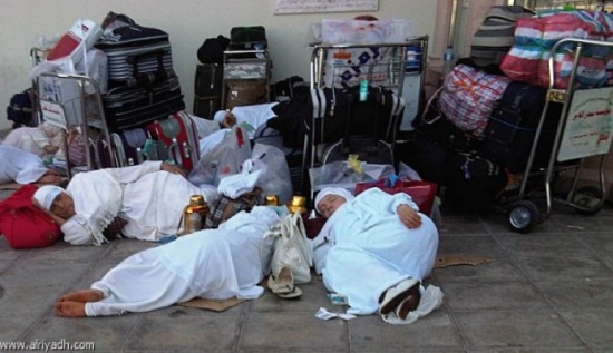 معتمرون فلسطينيون عالقون على الحدود الأردنية