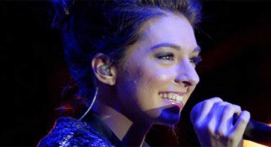 مسلح يقتل مغنية أمريكية وسط معجبيها وينتحر مسلح يقتل مغنية أمريكية وسط معجبيها وينتحر