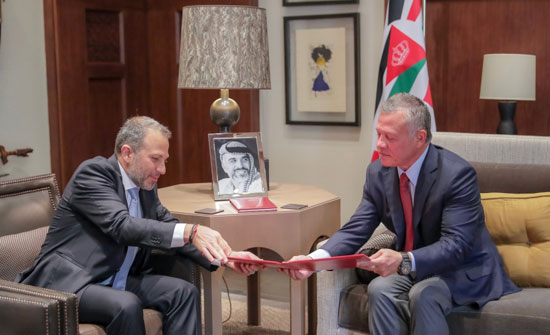 الملك يستقبل مبعوث الرئيس اللبناني الملك يستقبل مبعوث الرئيس اللبناني