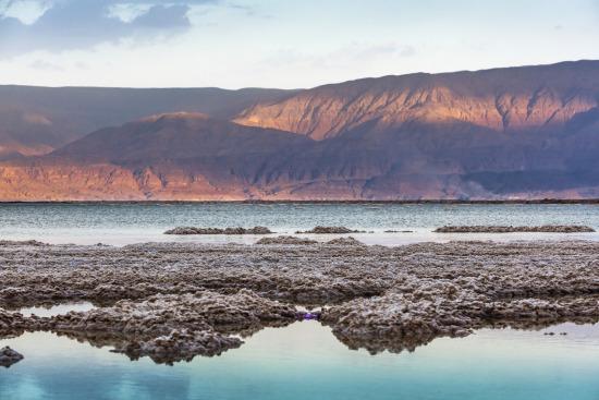 البحر الميت ... مكان خلاب مهدد بالإختفاء من العالم
