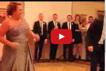 أطرف رقصة لأم وابنها في حفل زفافه