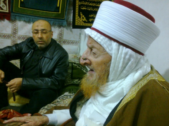 وفاة شيخ جرش الذي حفر قبره بيديه - صور وفاة شيخ جرش الذي حفر قبره بيديه - صور