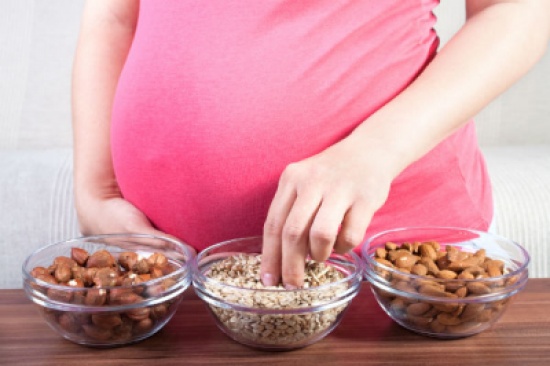 4 خرافات عن غذاء الحامل قد تسمعينها يومياً! 4 خرافات عن غذاء الحامل قد تسمعينها يومياً!