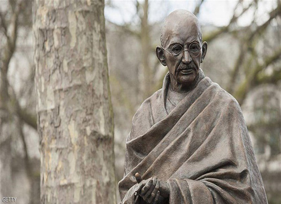 اتهام غاندي بالعنصرية ومطالبة بإزالة تمثاله في غانا