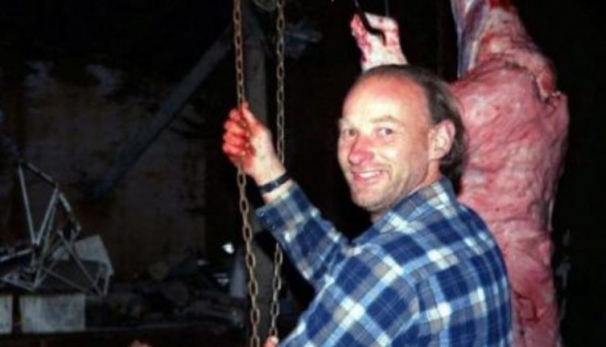 سفاح قتل 49 امرأة وفرم أجسادهن ويقول: “غير نادم” .. والناجية الوحيدة تروي