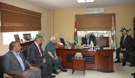 رئيس الوزراء يشدد على تعزيز الرقابة في السوق المركزي