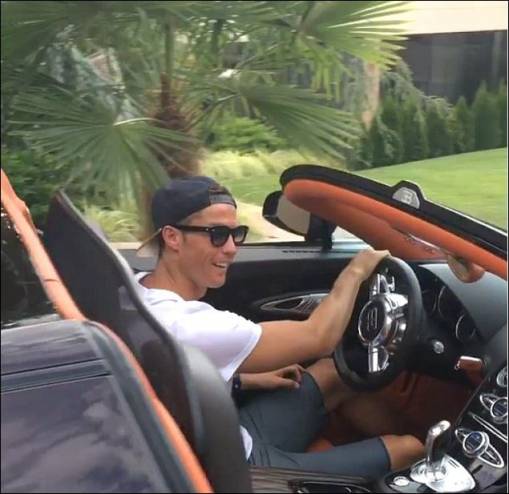 صور| أول ظهور لرونالدو بسيارته الخارقة التي تنطلق بسرعة الصاروخ!!