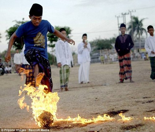 صور من اللعب بالنار  .. شاهدوها