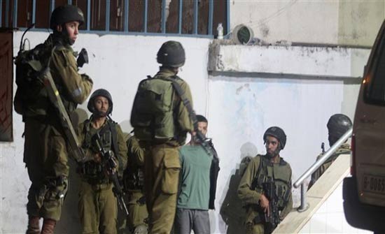 الاحتلال يعتقل 14 فلسطينيا الاحتلال يعتقل 14 فلسطينيا